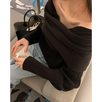 ワンライン襟ストラップレス長袖縦ニットセーター - momo collection