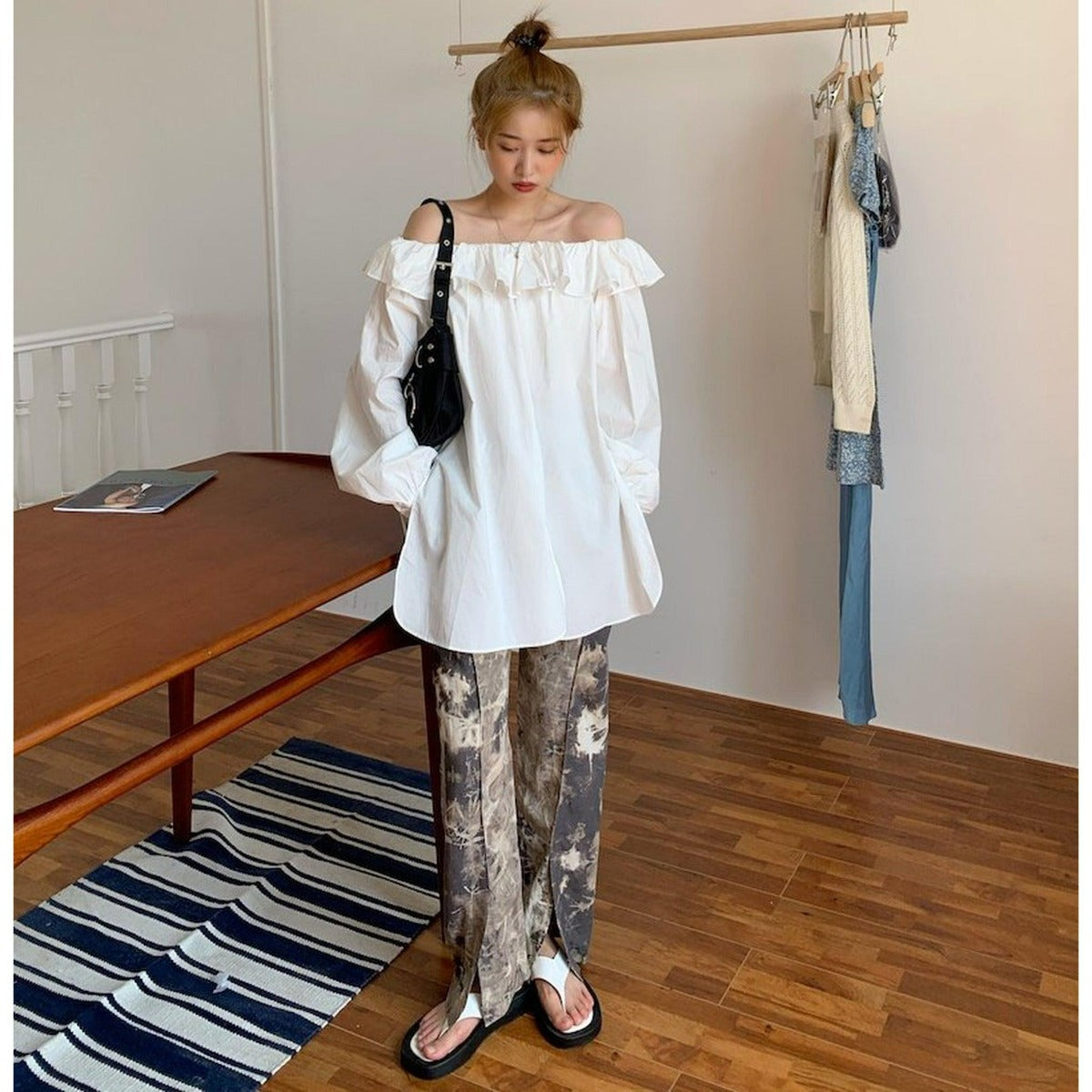 ストラップレスワンライン襟シャツ - momo collection