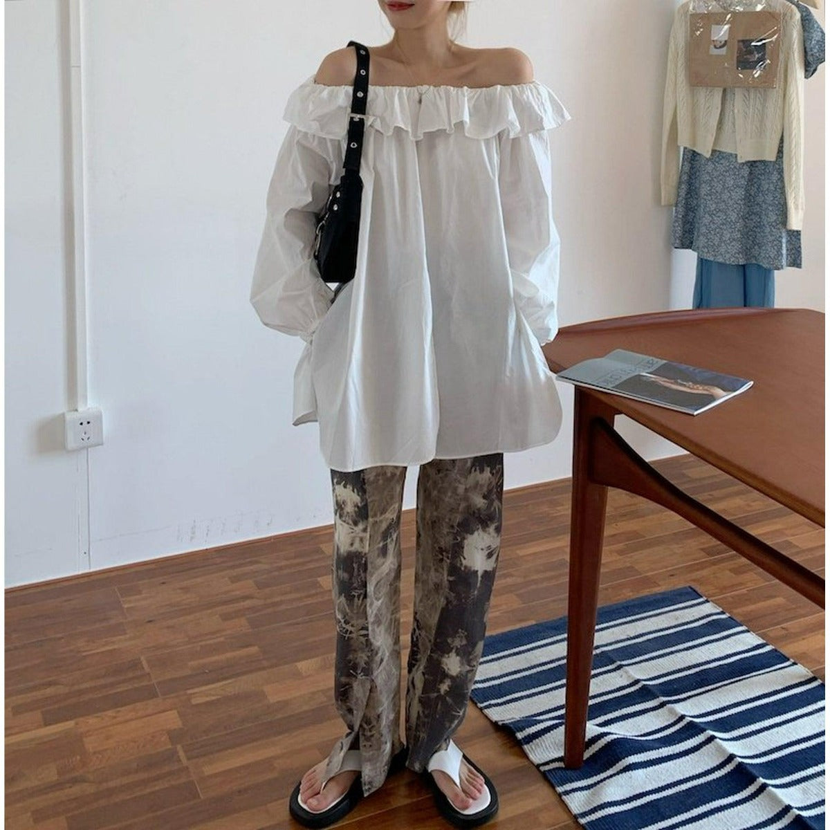 ストラップレスワンライン襟シャツ - momo collection