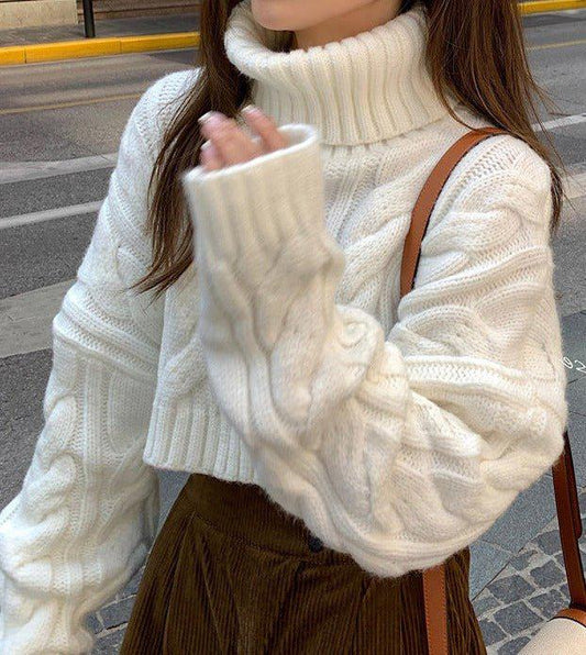 タートルネックホワイトショートセーター